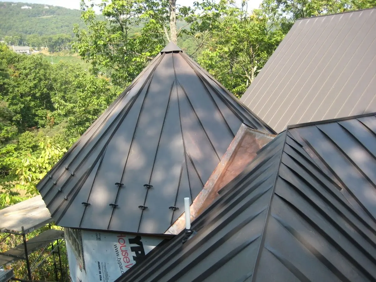 Professional Roof Tarp Installation by Craftsman Roofing in Amsbry